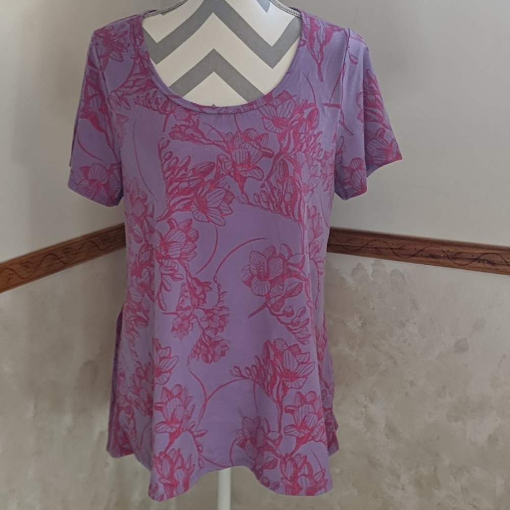 Lularoe classic tee. Size L.